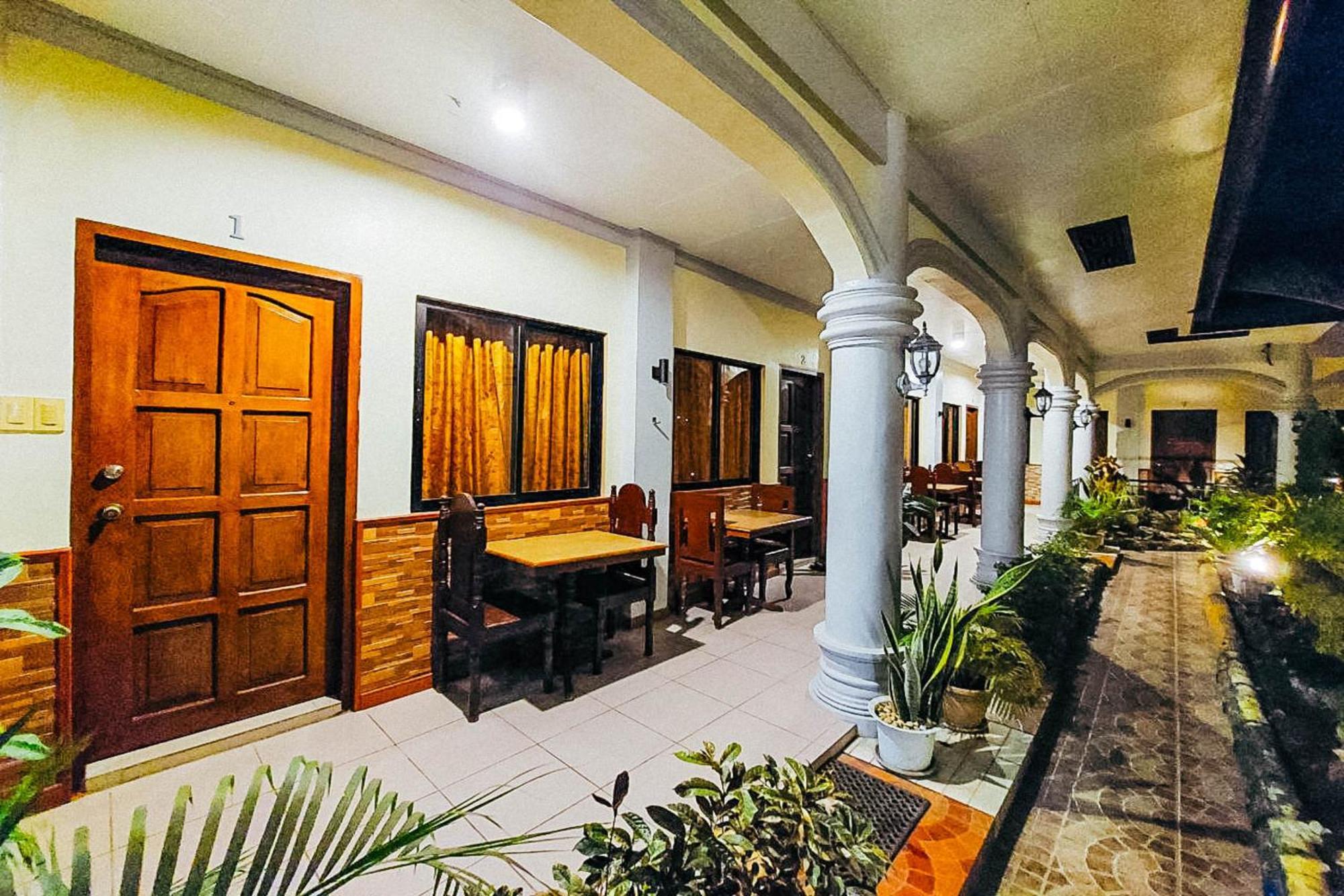 Mbg Travellers Inn Powered By Cocotel Puerto Princesa Exterior foto