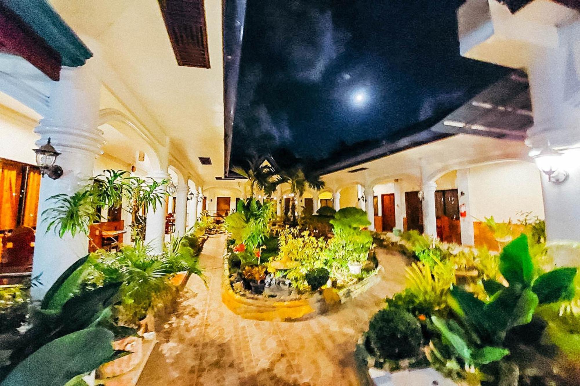Mbg Travellers Inn Powered By Cocotel Puerto Princesa Exterior foto